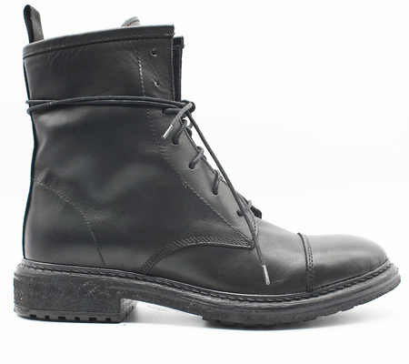 TR1001 Low Boot in black.