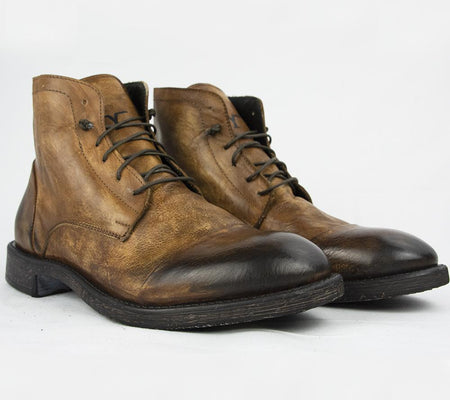 OFF 2004 ANKLE BOOTS IN WASHED COGNAC.